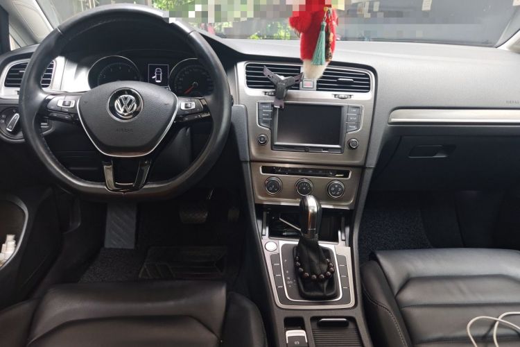 Used Volkswagen Golf 2016 230TSI Automatic Luxury Version Center Console