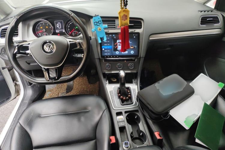 Used Volkswagen Golf 2016 230TSI Automatic Comfort Version Center Console