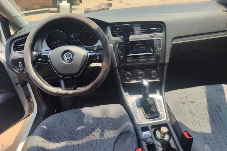 Used Volkswagen Golf 2016 1.6L Automatic Comfort Model Center Console