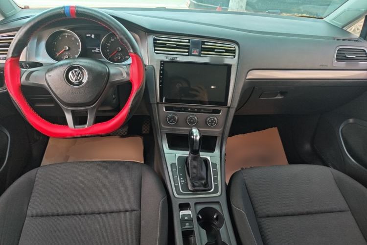 Used Volkswagen Golf 2016 1.6L Automatic Fashion Model Center Console