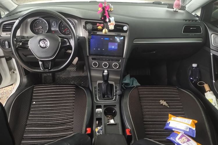 Used Volkswagen Golf 2016 1.6L Automatic Comfort Model Center Console
