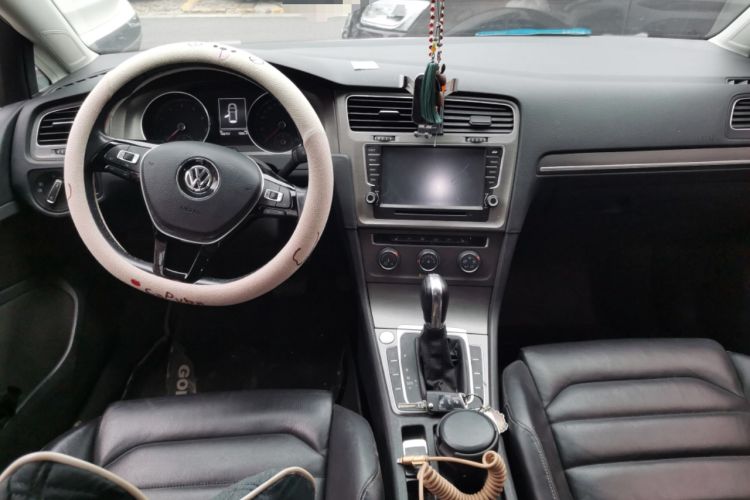 Used Volkswagen Golf 2016 230TSI Automatic Luxury Version Center Console