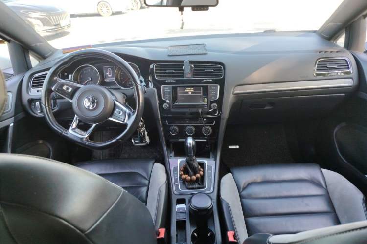 Used Volkswagen Golf 2016 1.4TSI Automatic R-Line Center Console