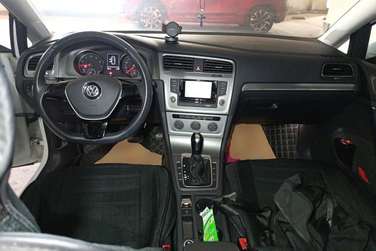 Used Volkswagen Golf 2016 230TSI Automatic Comfort Version Center Console