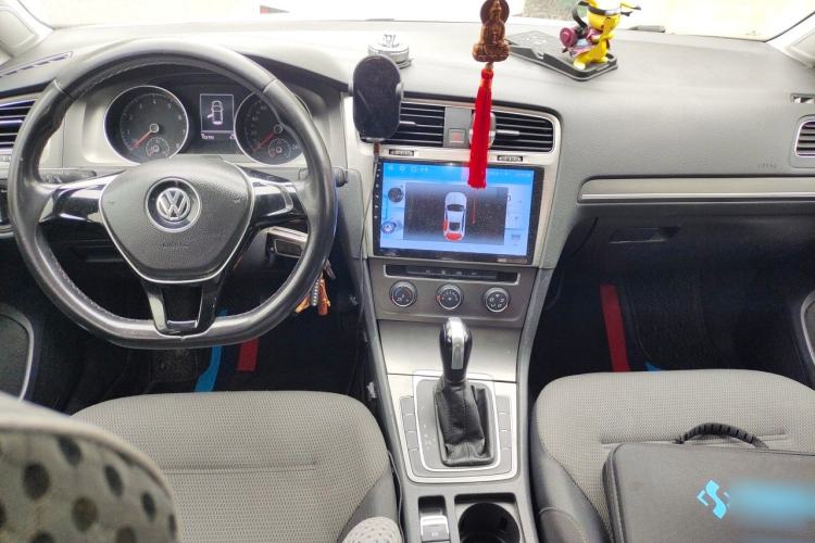 Used Volkswagen Golf 2016 1.6L Automatic Comfort Model Center Console