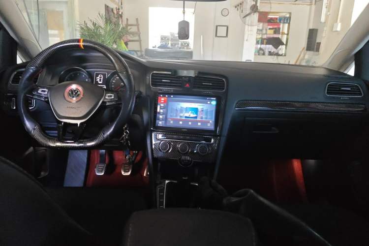 Used Volkswagen Golf 2016 230TSI Manual Comfort Version Center Console