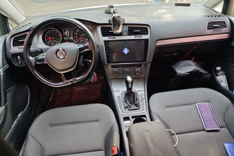 Used Volkswagen Golf 2016 230TSI Automatic Comfort Version Center Console