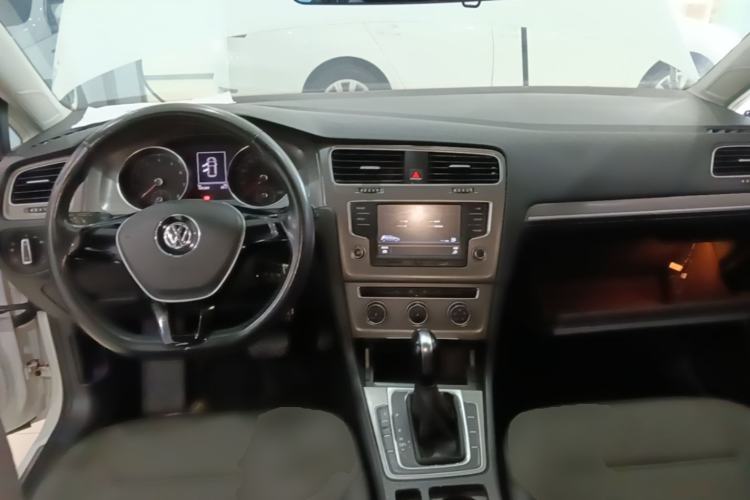 Used Volkswagen Golf 2016 1.6L Automatic Comfort Model Center Console