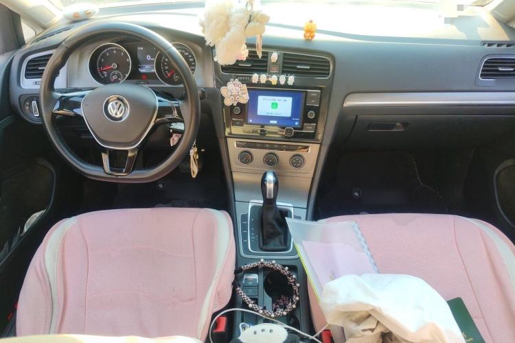 Used Volkswagen Golf 2016 1.6L Automatic Comfort Model Center Console