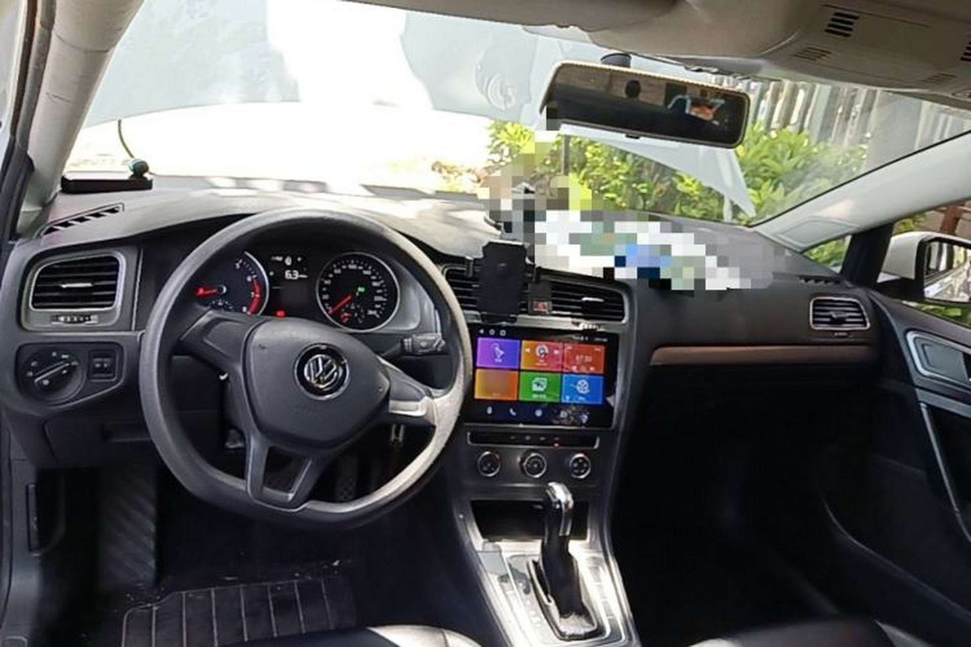 Used Volkswagen Golf 2016 1.6L Automatic Fashion Model Center Console