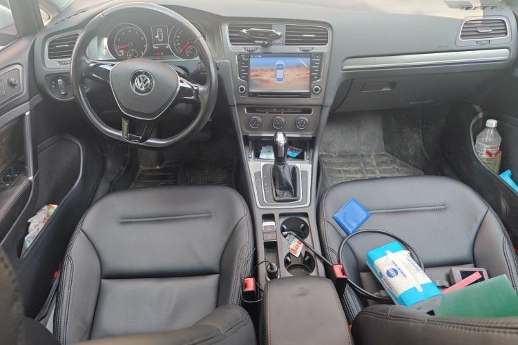 Used Volkswagen Golf 2016 230TSI Automatic Comfort Version Center Console