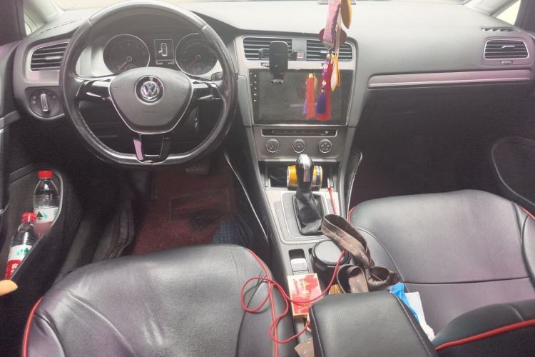 Used Volkswagen Golf 2016 230TSI Automatic Comfort Version Center Console