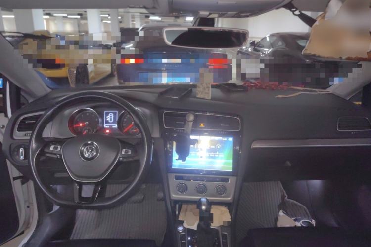 Used Volkswagen Golf 2016 230TSI Automatic Luxury Version Center Console