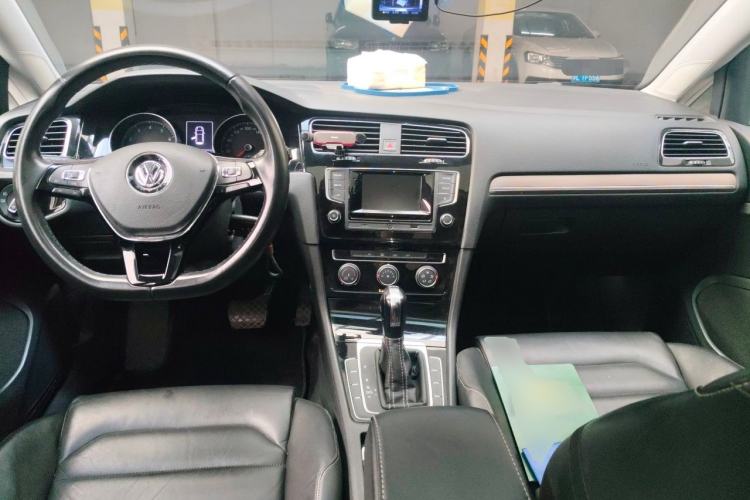 Used Volkswagen Golf 2016 1.4 TSI 25th Anniversary Edition Center Console