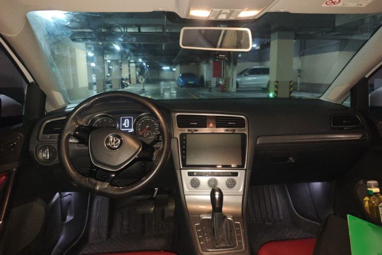 Used Volkswagen Golf 2016 1.6L Automatic Comfort Model Center Console