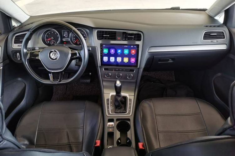 Used Volkswagen Golf 2016 1.6L Automatic Comfort Model Center Console