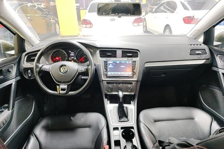 Used Volkswagen Golf 2016 1.6L Automatic Comfort Model Center Console