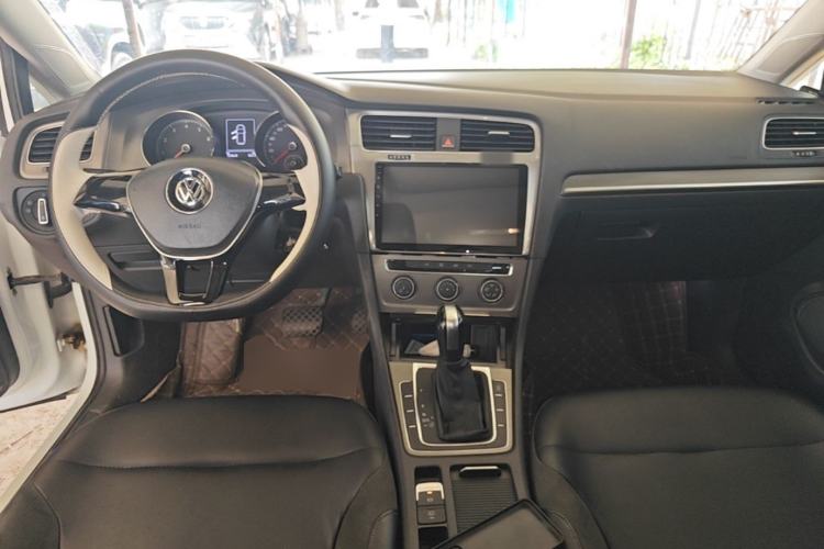 Used Volkswagen Golf 2016 1.6L Automatic Comfort Model Center Console
