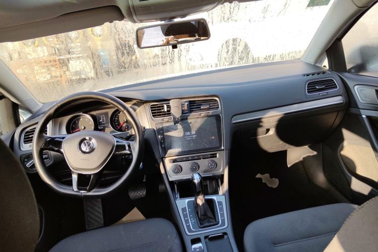Used Volkswagen Golf 2016 1.6L Automatic Comfort Model Center Console