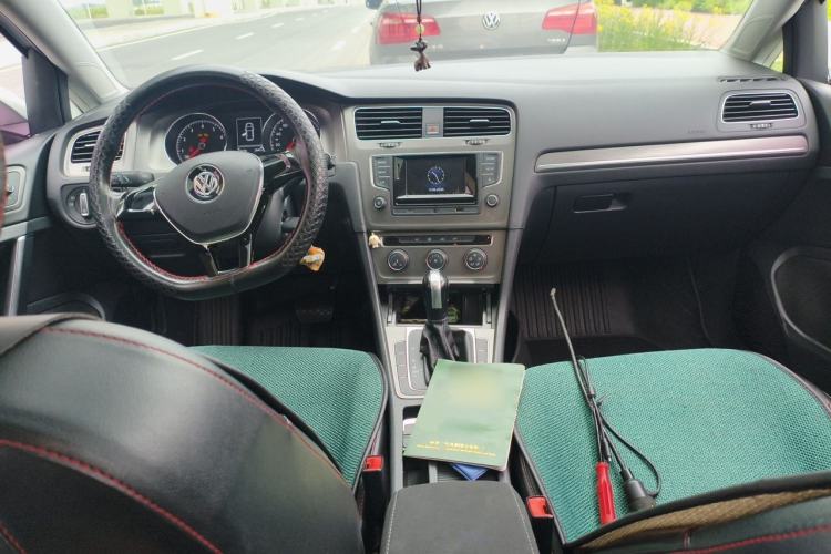 Used Volkswagen Golf 2016 1.6L Automatic Comfort Model Center Console
