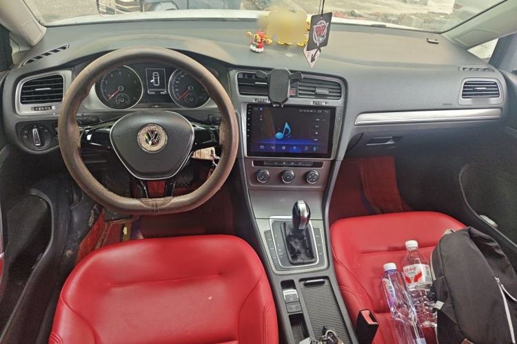 Used Volkswagen Golf 2016 230TSI Automatic Comfort Version Center Console