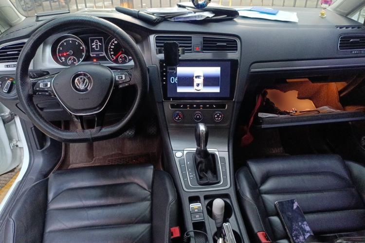 Used Volkswagen Golf 2016 230TSI Automatic Luxury Version Center Console
