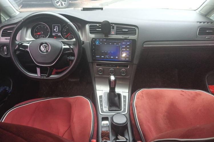 Used Volkswagen Golf 2016 1.6L Automatic Comfort Model Center Console