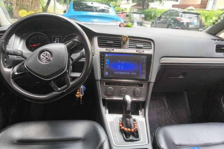 Used Volkswagen Golf 2016 230TSI Automatic Comfort Version Center Console