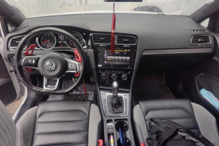 Used Volkswagen Golf 2016 1.4TSI Automatic R-Line Center Console