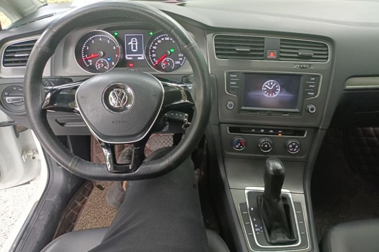 Used Volkswagen Golf 2016 1.6L Automatic Comfort Model Center Console