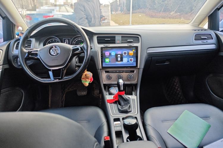 Used Volkswagen Golf 2016 230TSI Automatic Comfort Version Center Console