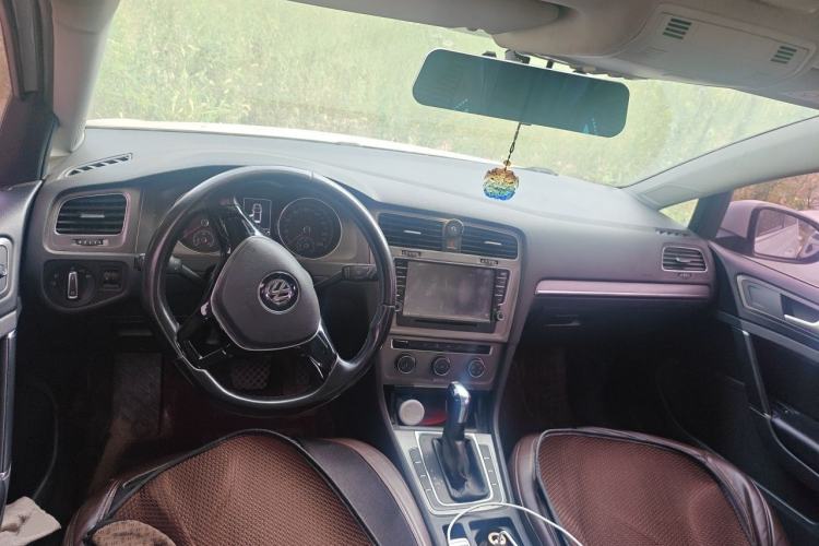 Used Volkswagen Golf 2016 1.6L Automatic Comfort Model Center Console