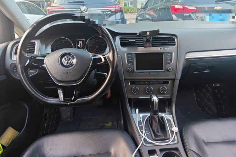 Used Volkswagen Golf 2016 1.6L Automatic Comfort Model Center Console