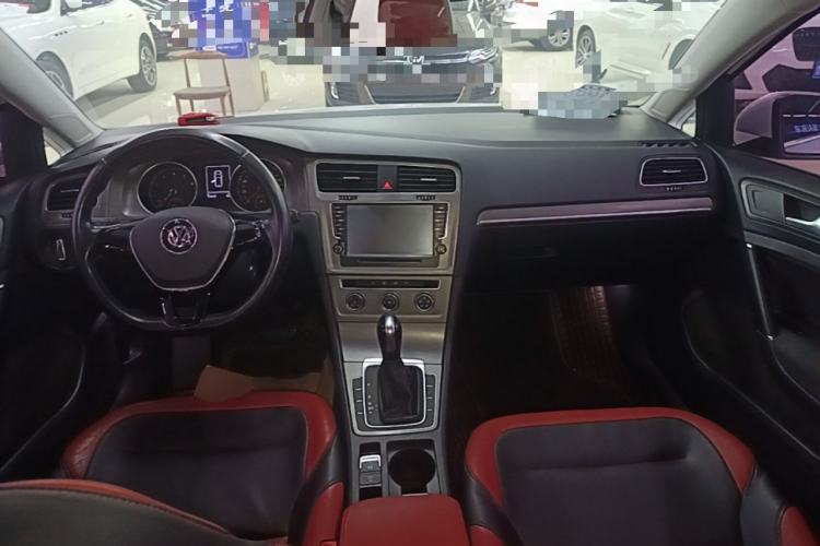 Used Volkswagen Golf 2016 1.6L Automatic Comfort Model Center Console