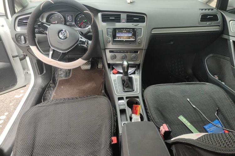 Used Volkswagen Golf 2016 1.6L Automatic Comfort Model Center Console