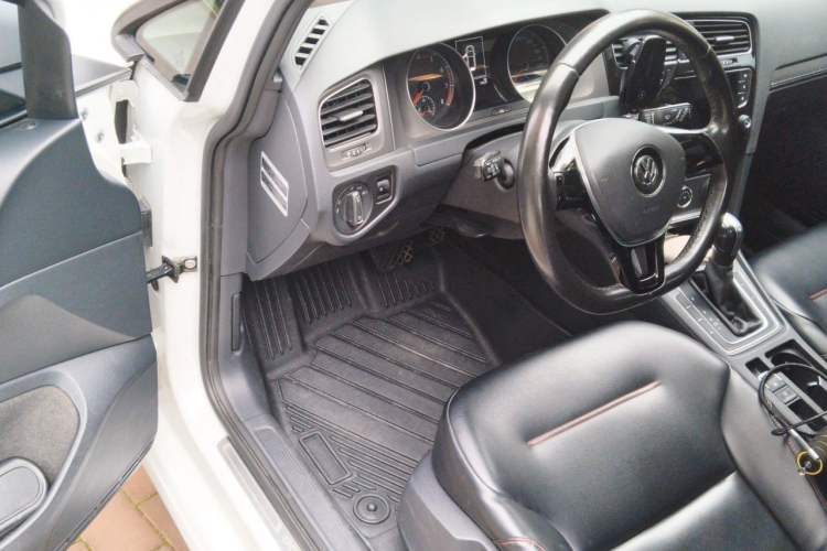 Used Volkswagen Golf 2016 230TSI Automatic Comfort Version Driver Seat