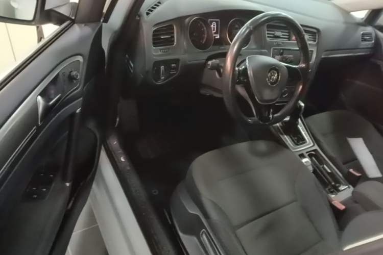 Used Volkswagen Golf 2016 230TSI Automatic Comfort Version Driver Seat