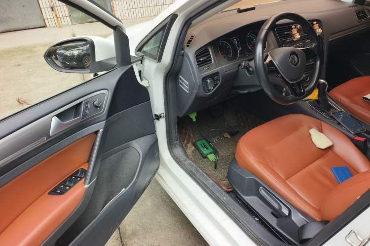 Used Volkswagen Golf 2016 1.6L Automatic Comfort Model Driver Seat