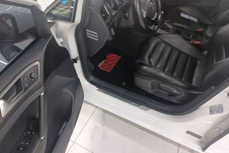 Used Volkswagen Golf 2016 230TSI Automatic Luxury Version Driver Seat