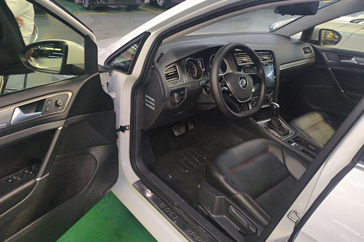 Used Volkswagen Golf 2016 1.6L Automatic Comfort Model Driver Seat