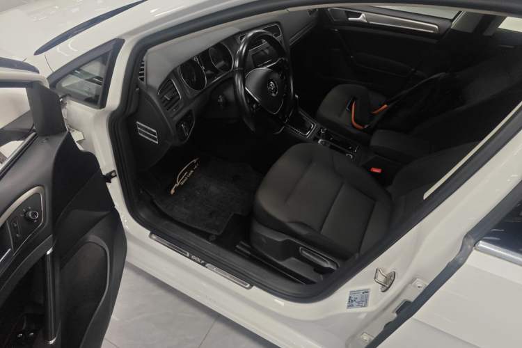Used Volkswagen Golf 2016 1.6L Automatic Comfort Model Driver Seat