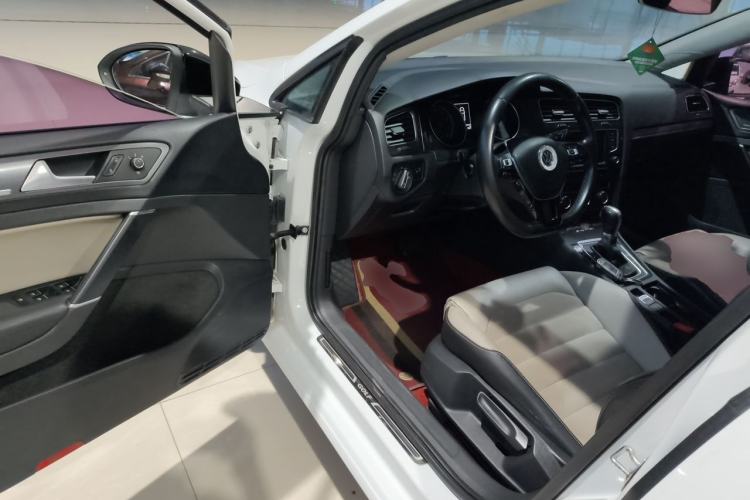 Used Volkswagen Golf 2016 230TSI Automatic Luxury Version Driver Seat