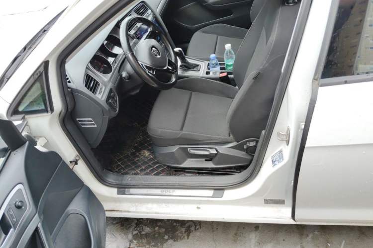 Used Volkswagen Golf 2016 1.6L Automatic Fashion Model Driver Seat