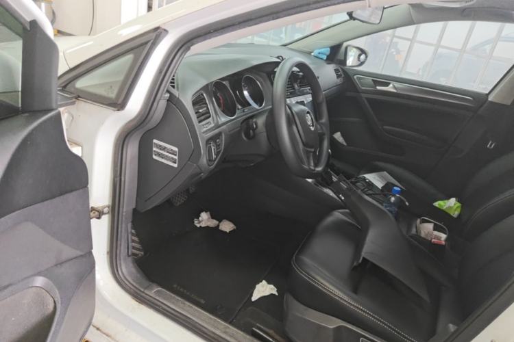 Used Volkswagen Golf 2016 1.6L Automatic Fashion Model Driver Seat