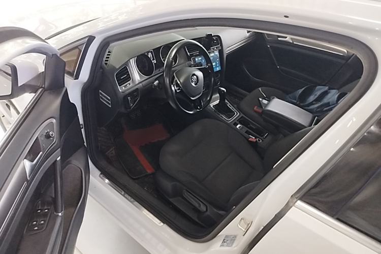 Used Volkswagen Golf 2016 1.6L Automatic Comfort Model Driver Seat