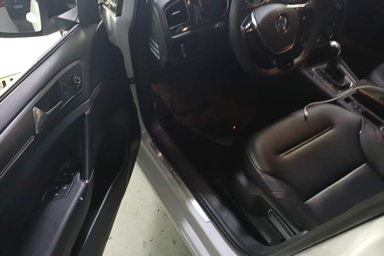 Used Volkswagen Golf 2016 230TSI Automatic Comfort Version Driver Seat