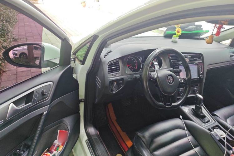 Used Volkswagen Golf 2016 230TSI Automatic Luxury Version Driver Seat