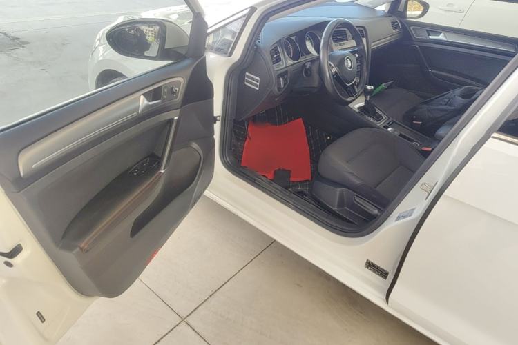 Used Volkswagen Golf 2016 230TSI Automatic Comfort Version Driver Seat