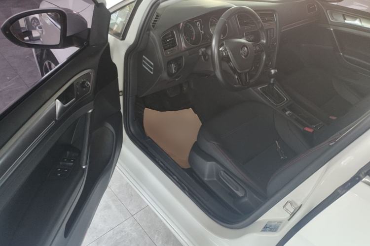 Used Volkswagen Golf 2016 230TSI Automatic Comfort Version Driver Seat