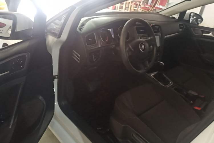 Used Volkswagen Golf 2016 1.6L Automatic Fashion Model Driver Seat